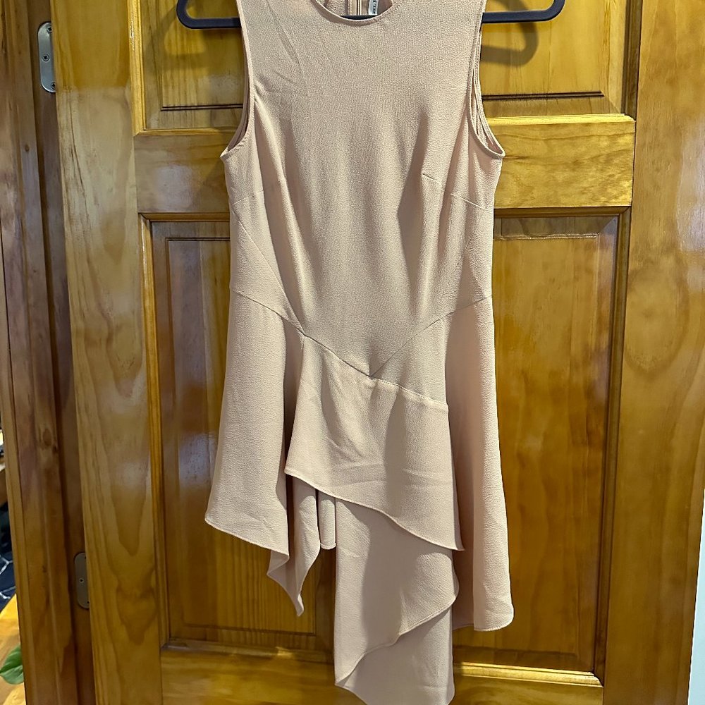 Sleveless flowy top